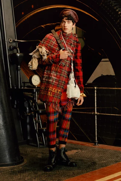 Look 17